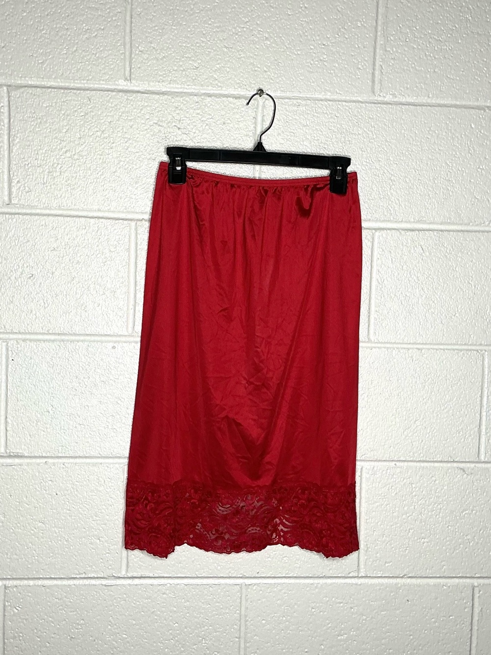 < Vintage Vanity Fair Red Lace Trimmed Slip Skirt Size Small >